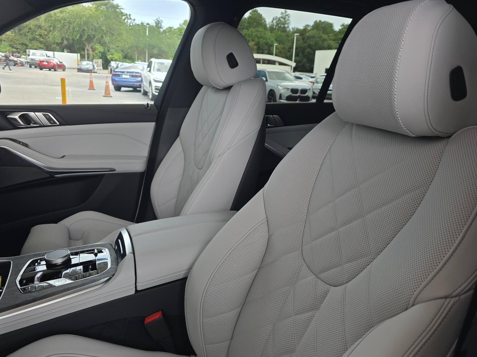 New 2026 BMW X5 xDrive50e w/ Premium Package AWD/4WD image 16