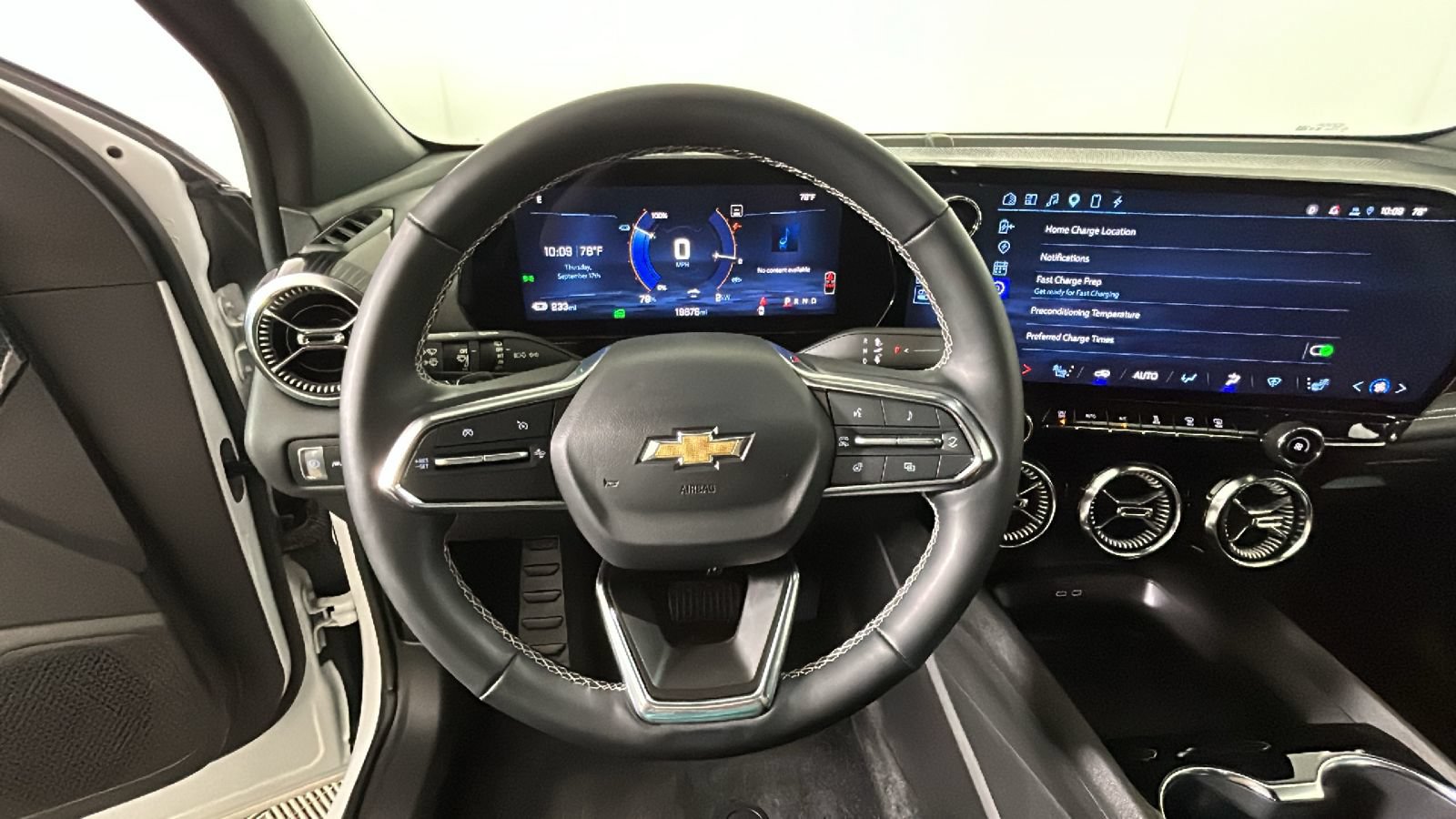Used 2024 Chevrolet Blazer EV LT AWD/4WD image 17