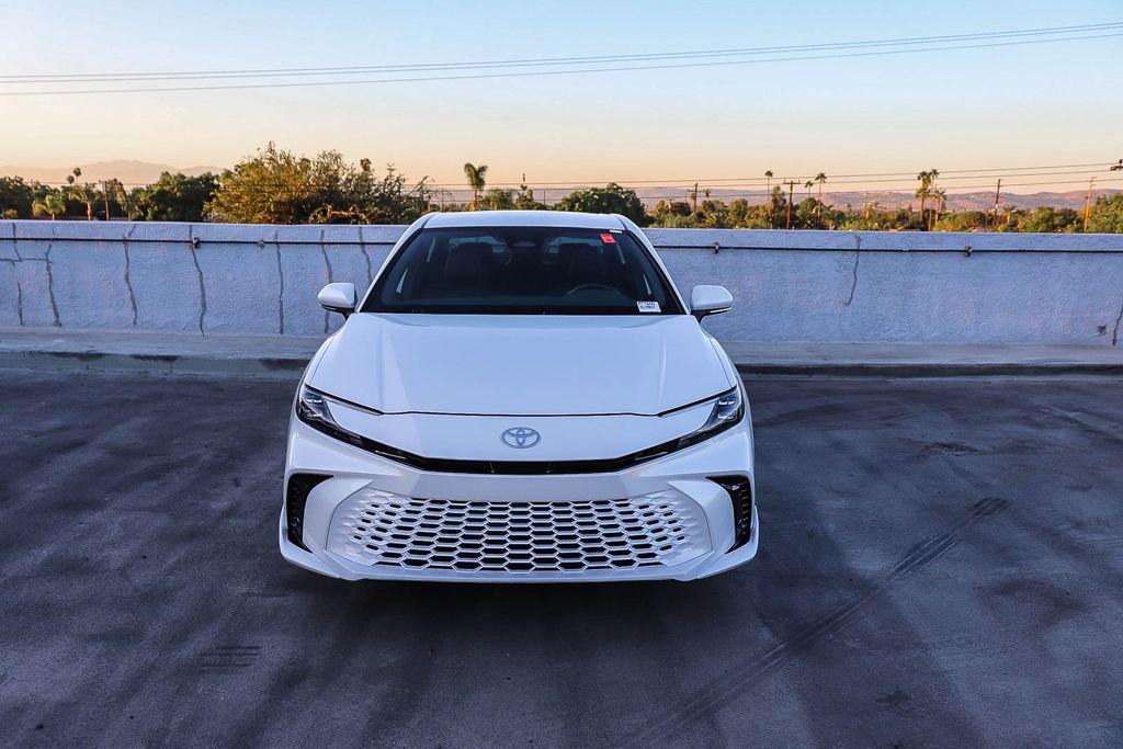 Used 2025 Toyota Camry XSE FWD image 3