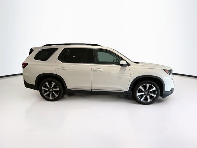 Used 2025 Honda Pilot Touring image 7
