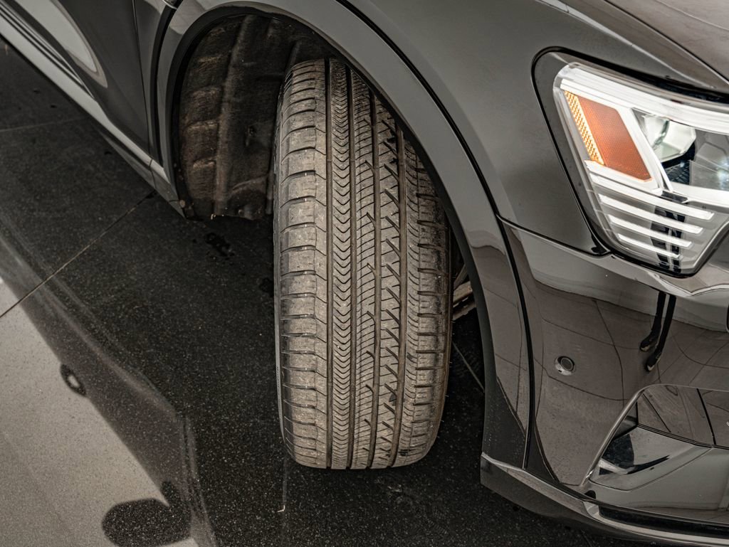 Used 2021 Audi e-tron Premium w/ Convenience Plus Package AWD/4WD image 41