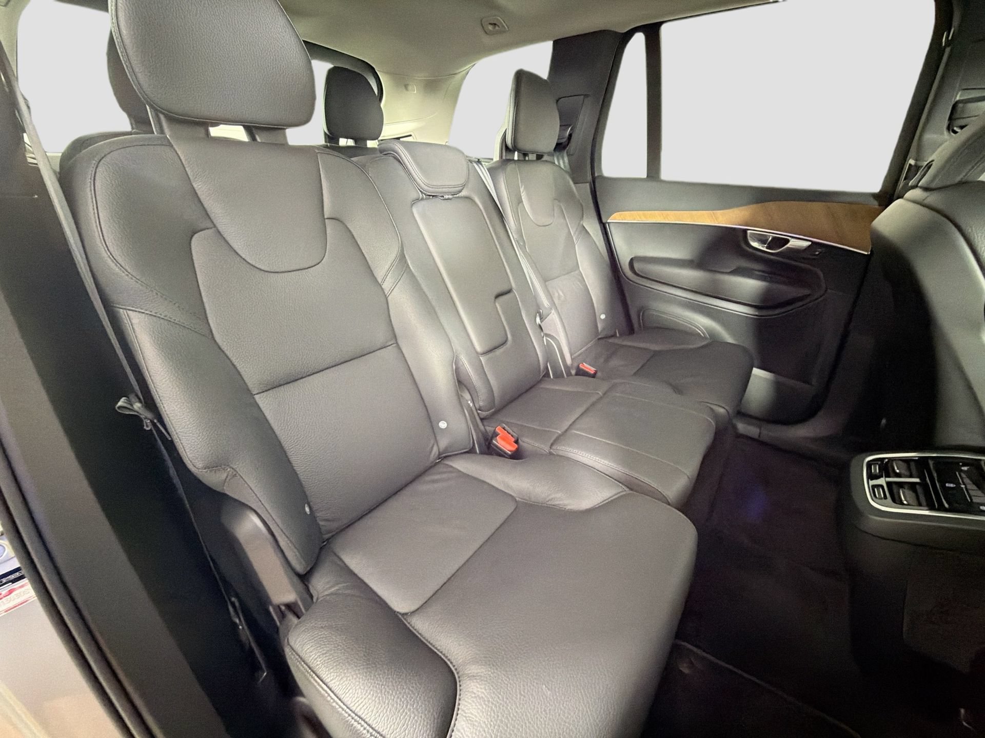 Used 2024 Volvo XC90 B6 Plus AWD/4WD image 29
