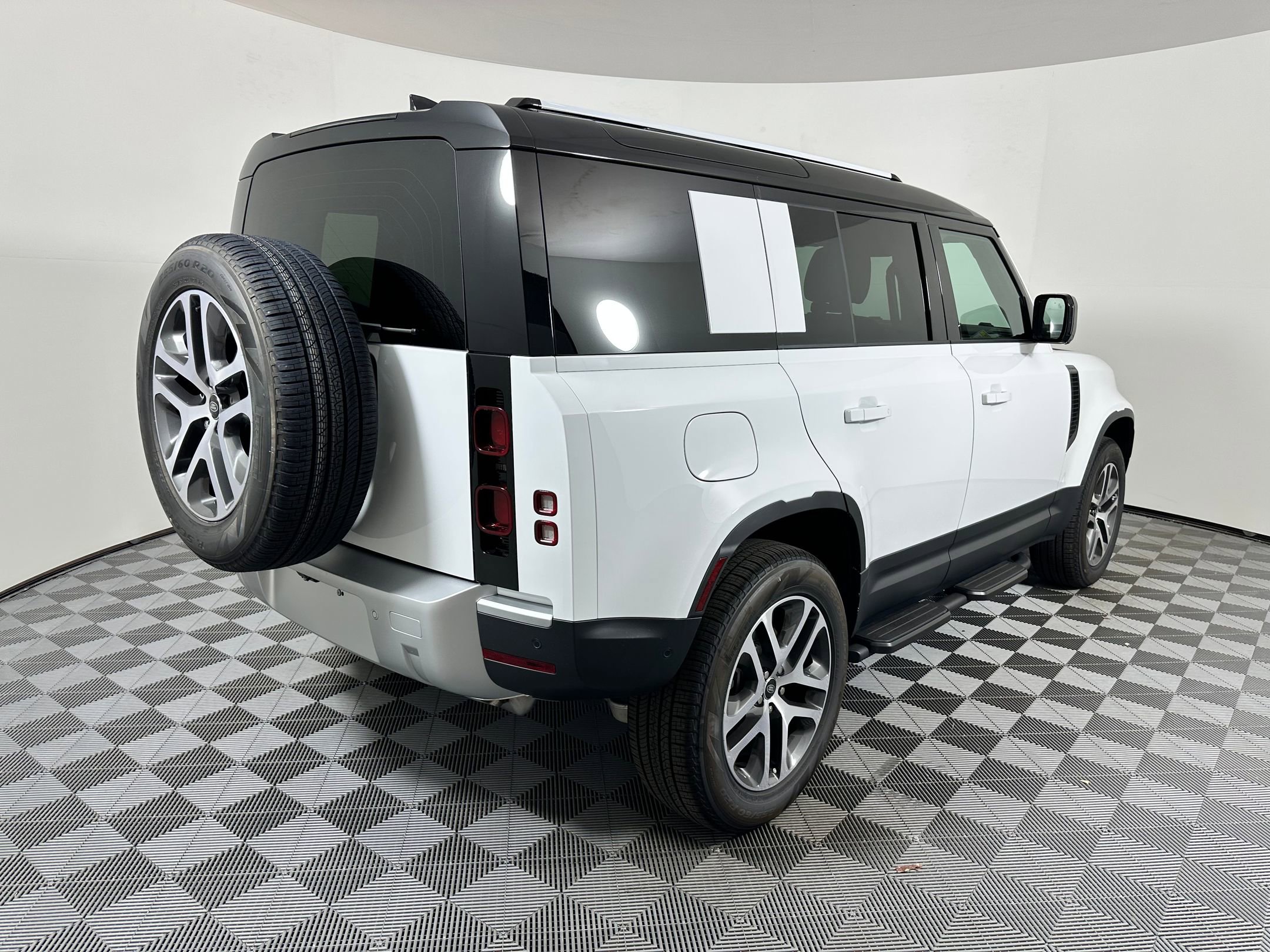 New 2025 Land Rover Defender 110 S image 7