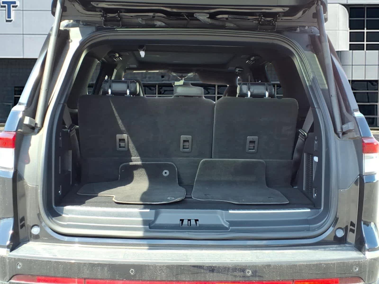 Used 2023 Lincoln Navigator Reserve AWD/4WD image 6