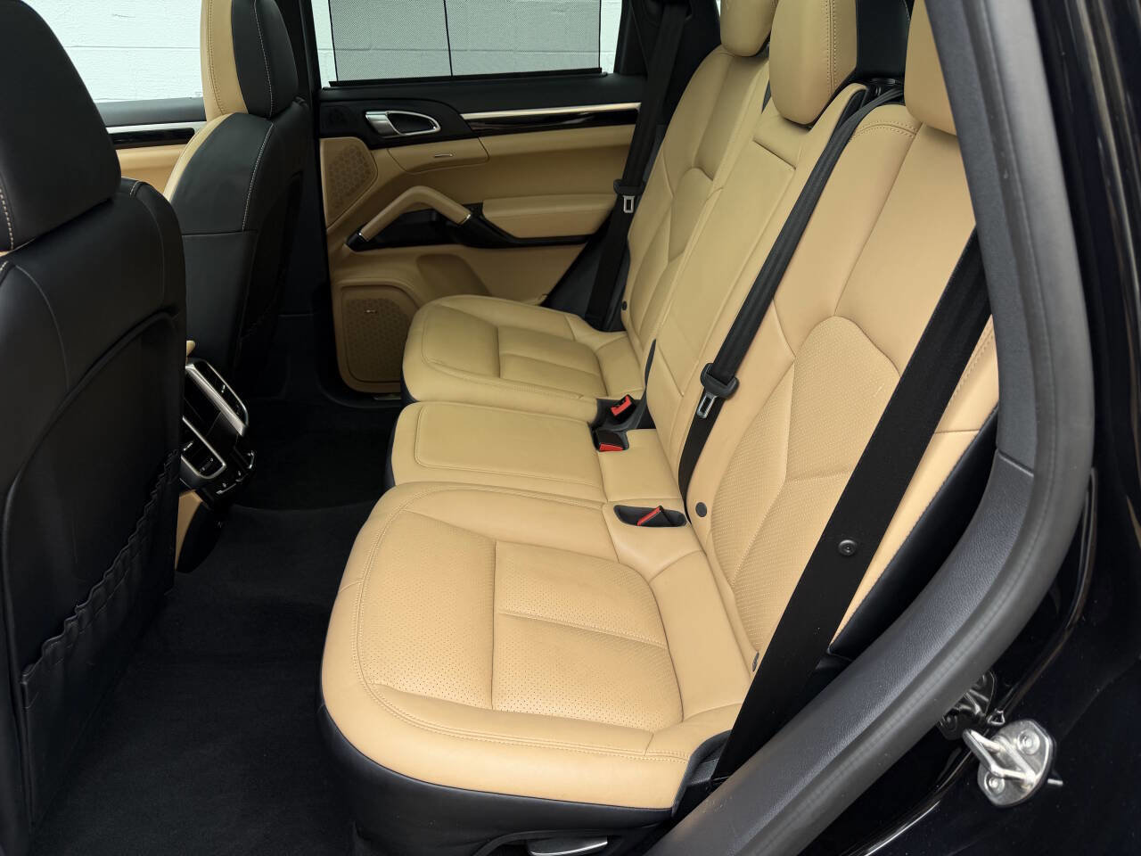 Used 2018 Porsche Cayenne S Platinum image 34