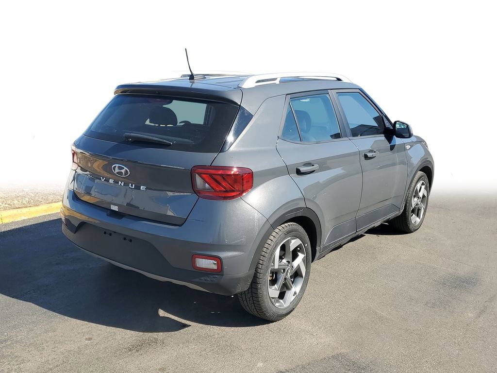 Used 2025 Hyundai Venue SEL image 6