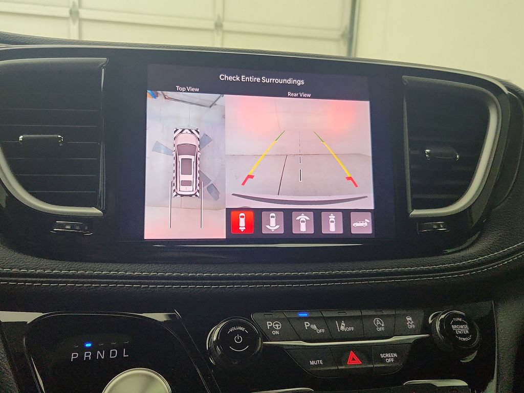 Used 2025 Chrysler Pacifica Select AWD/4WD image 28