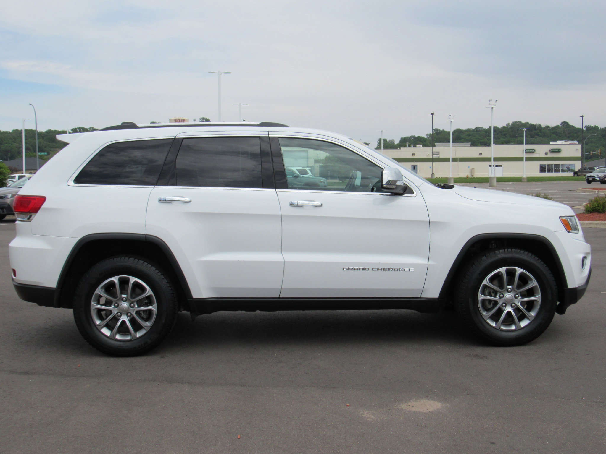 Used 2016 Jeep Grand Cherokee Limited AWD/4WD image 5