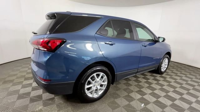 Used 2024 Chevrolet Equinox LS w/ LS Convenience Package AWD/4WD image 4