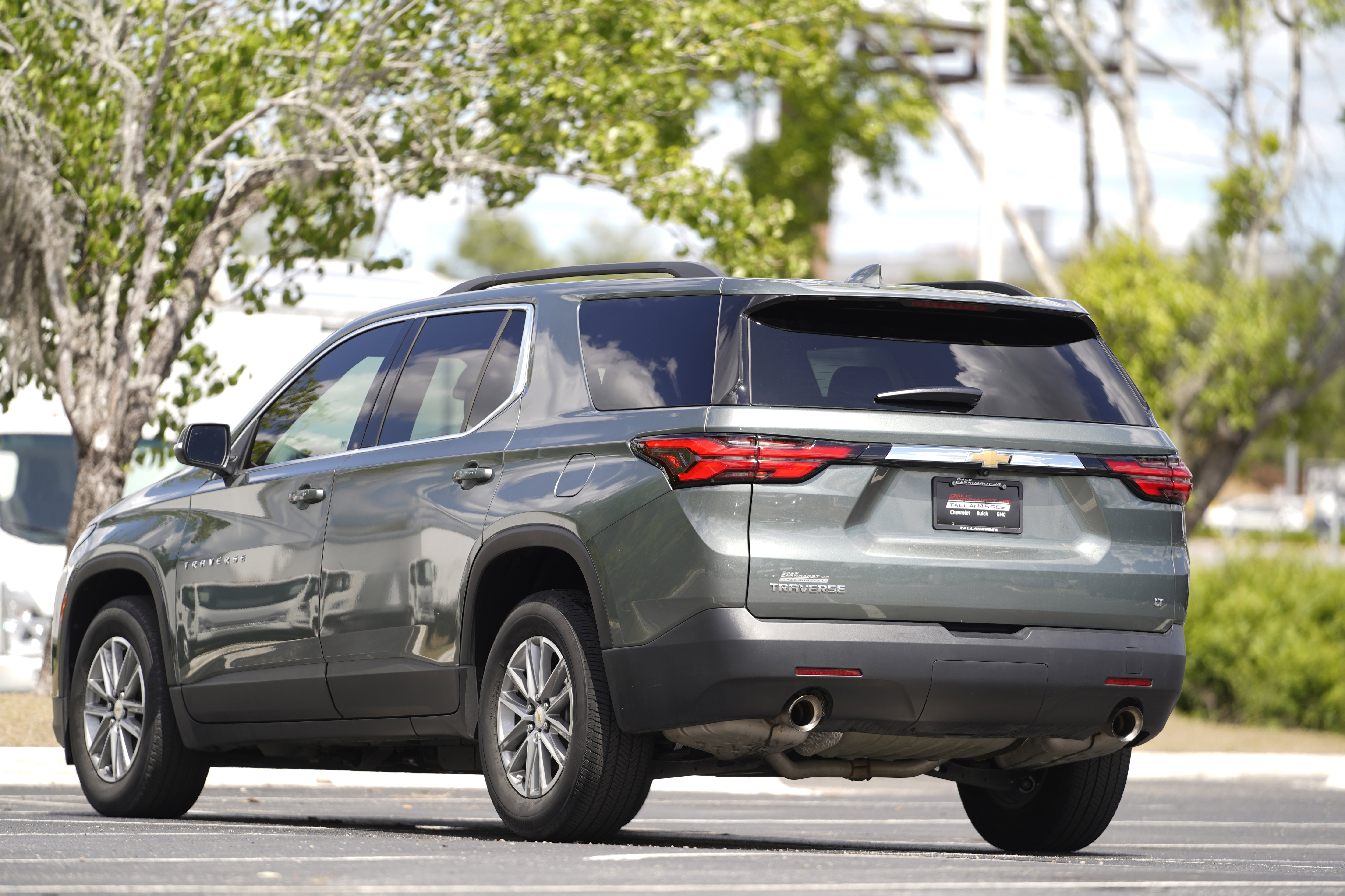 Used 2023 Chevrolet Traverse LT FWD image 3