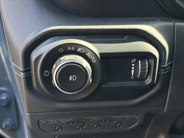 Used 2024 Jeep Wrangler Unlimited Sahara w/ Technology Group AWD/4WD image 12