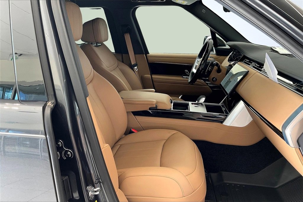 New 2025 Land Rover Range Rover Long Wheelbase SE image 8