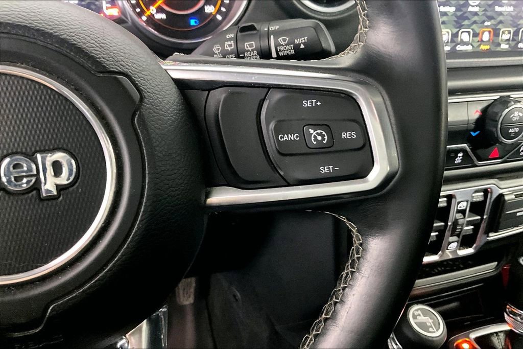 Used 2018 Jeep Wrangler Unlimited Sahara AWD/4WD image 19