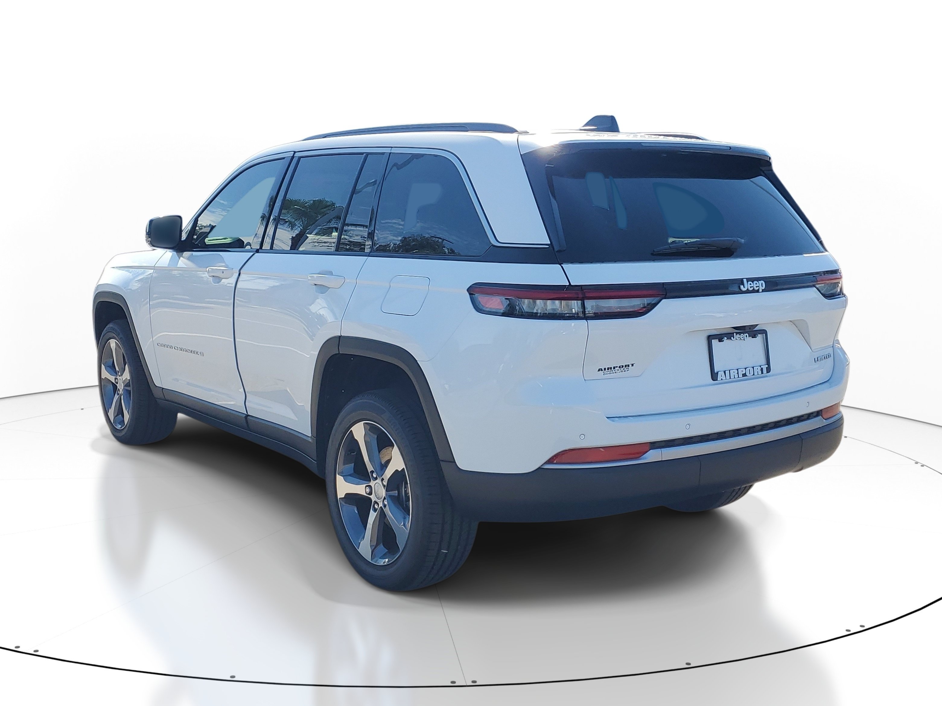 New 2026 Jeep Grand Cherokee Limited RWD image 4