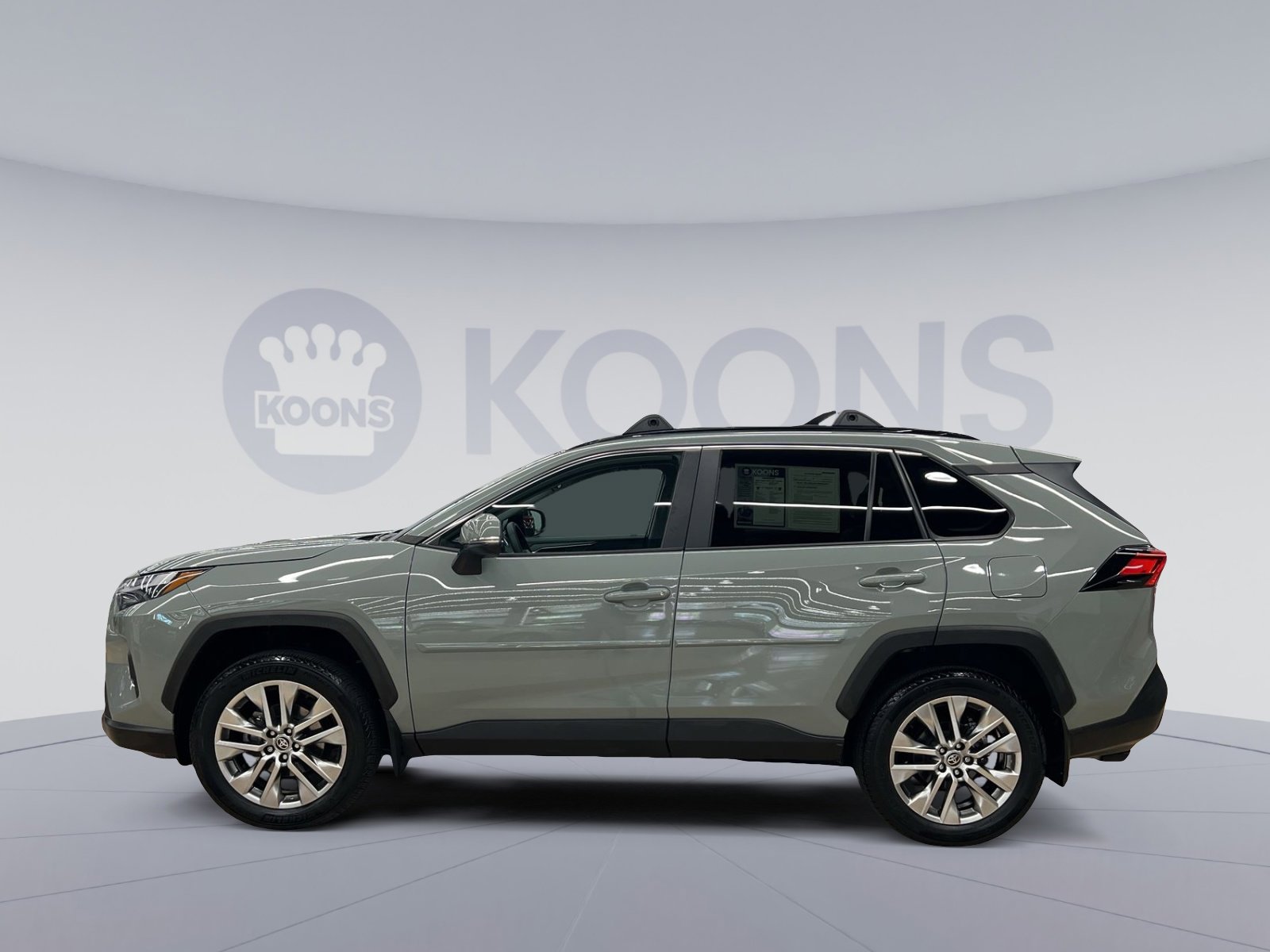 Used 2023 Toyota RAV4 XLE Premium image 7