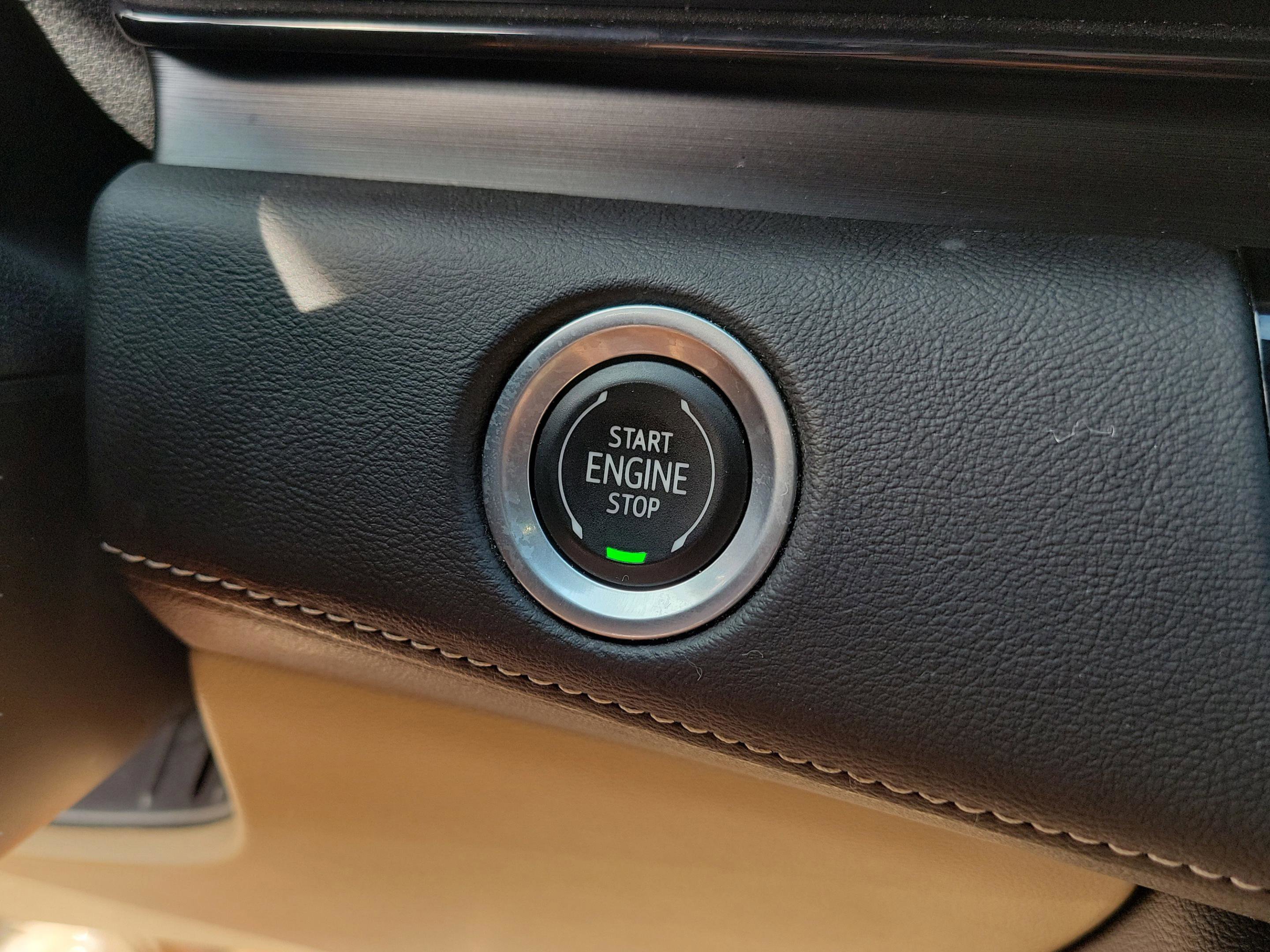 Used 2022 Cadillac Escalade Premium Luxury image 28