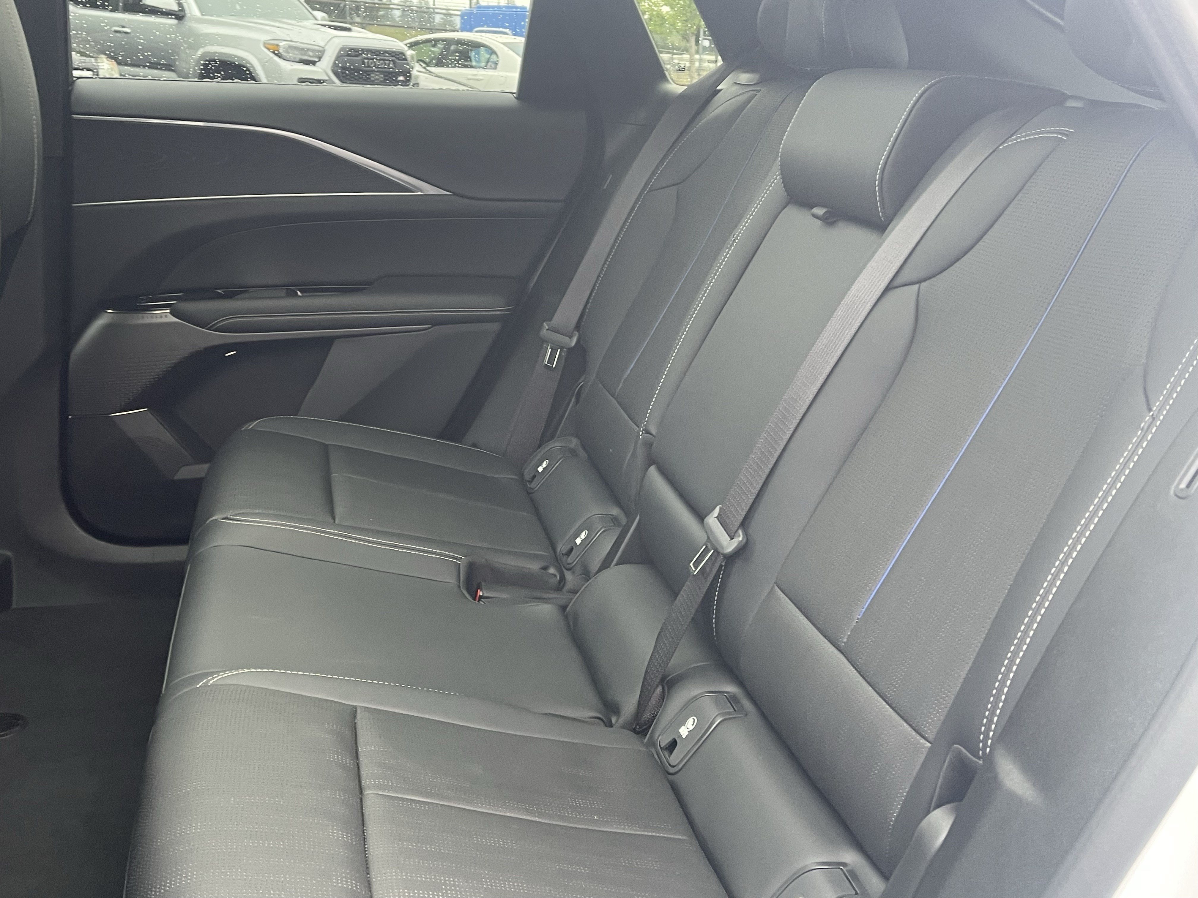 Used 2024 Cadillac Lyriq Luxury AWD/4WD image 15