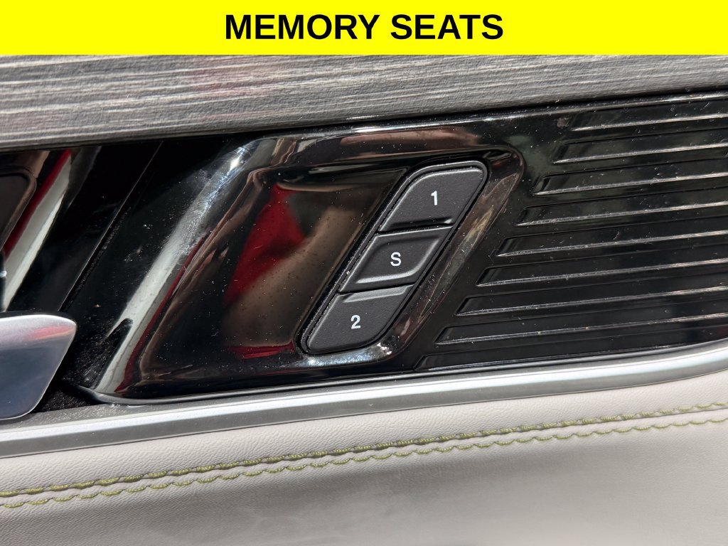 Used 2022 Jeep Wagoneer Series II w/ Rear Seat Video Group 1 AWD/4WD image 2