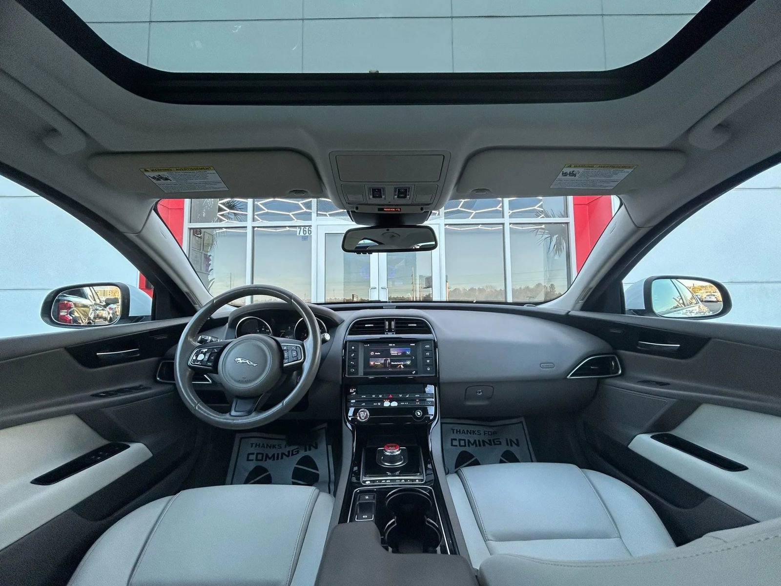 Used 2017 Jaguar XE Premium image 9