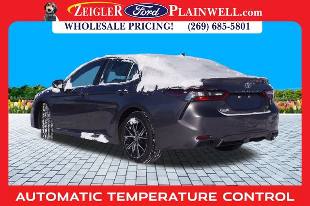 Used 2023 Toyota Camry SE image 2