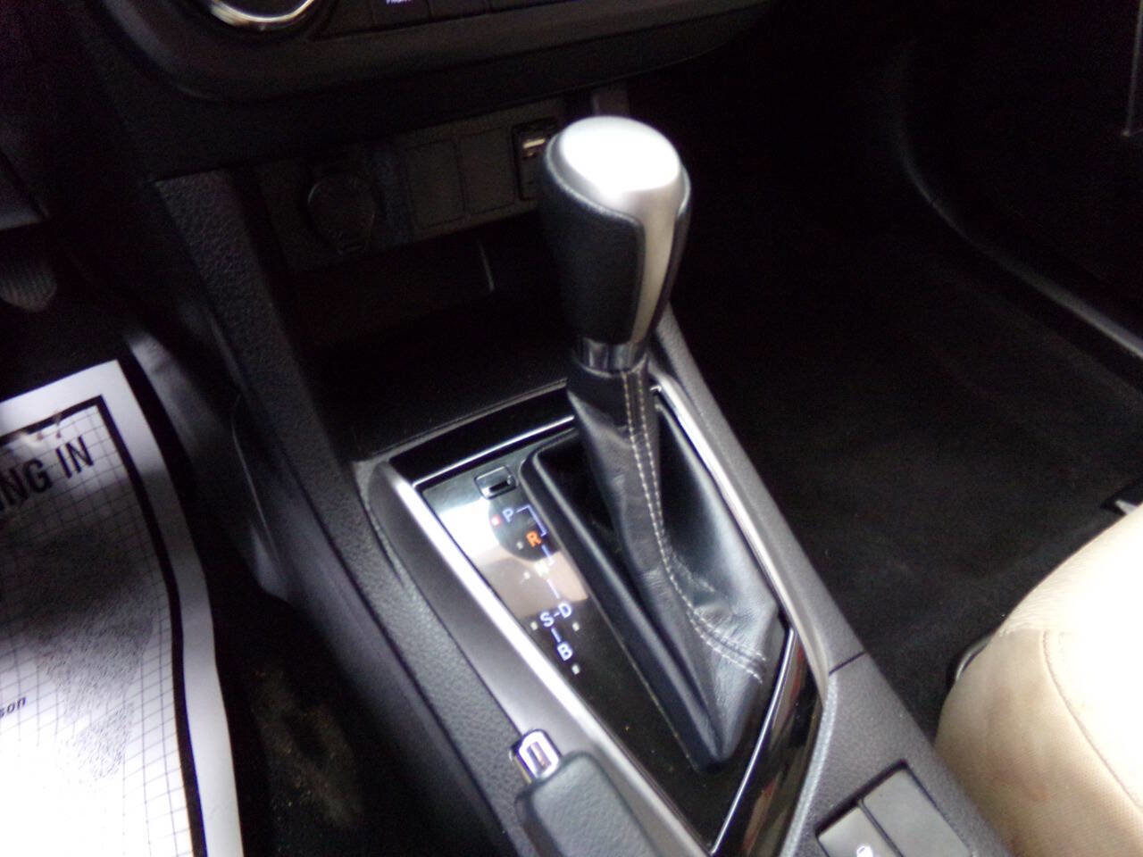 Used 2015 Toyota Corolla LE FWD image 20