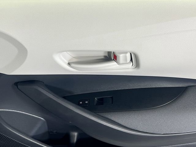 Used 2025 Toyota Corolla LE image 31
