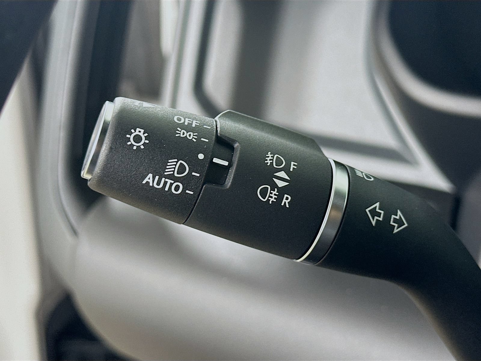 New 2026 Land Rover Defender 130 X-Dynamic SE AWD/4WD image 21