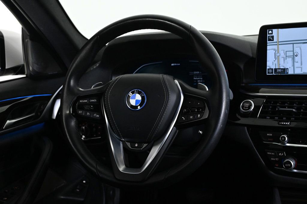 Used 2023 BMW 530e xDrive w/ Premium Package image 10