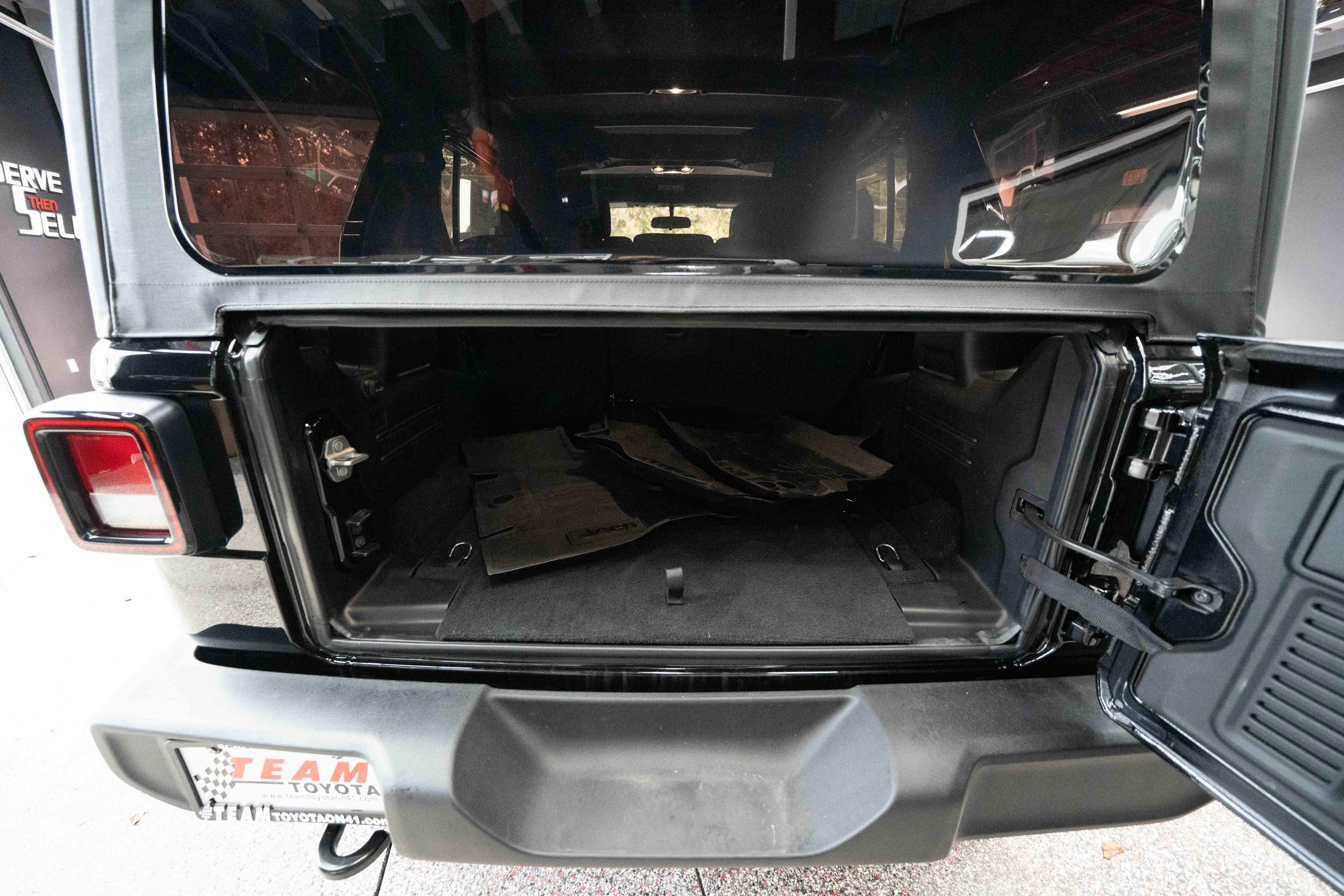 Used 2023 Jeep Wrangler Unlimited Sport image 28