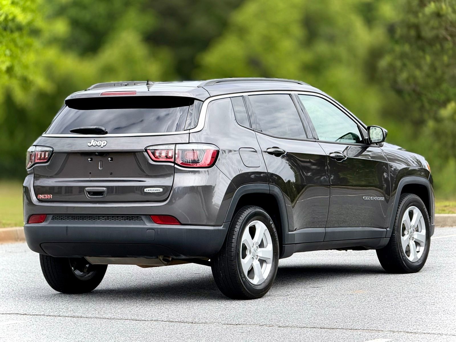 Used 2018 Jeep Compass Latitude FWD image 10