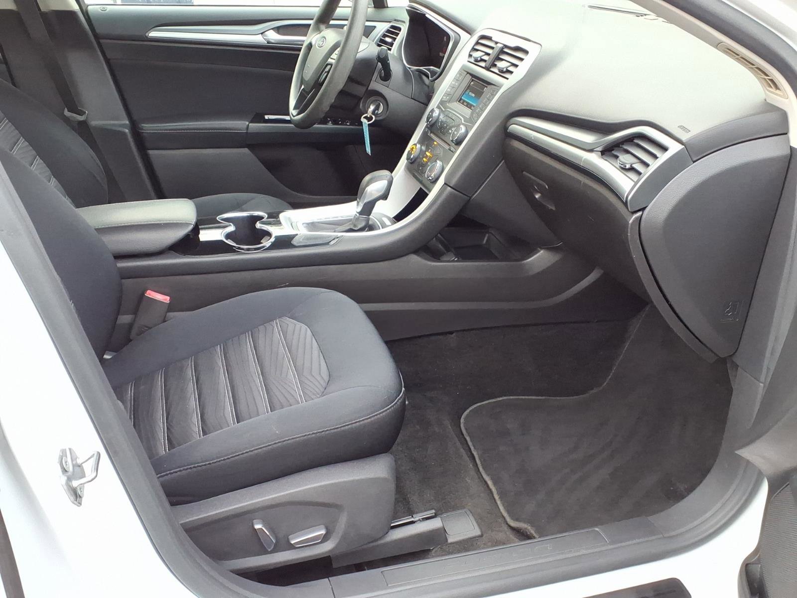 Used 2016 Ford Fusion SE image 5