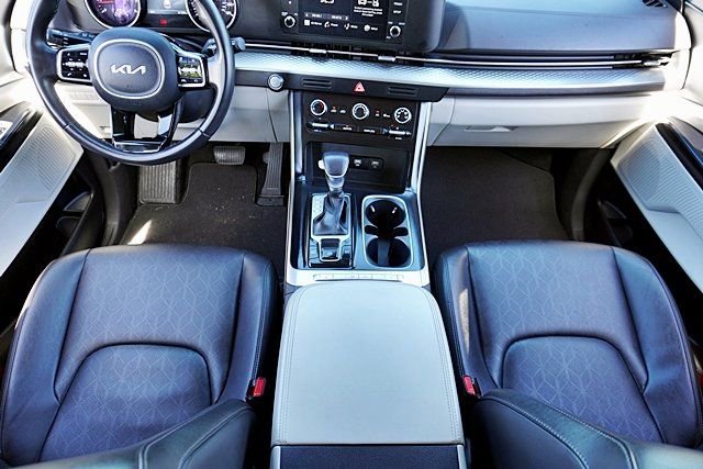 Used 2024 Kia Carnival LX FWD image 21