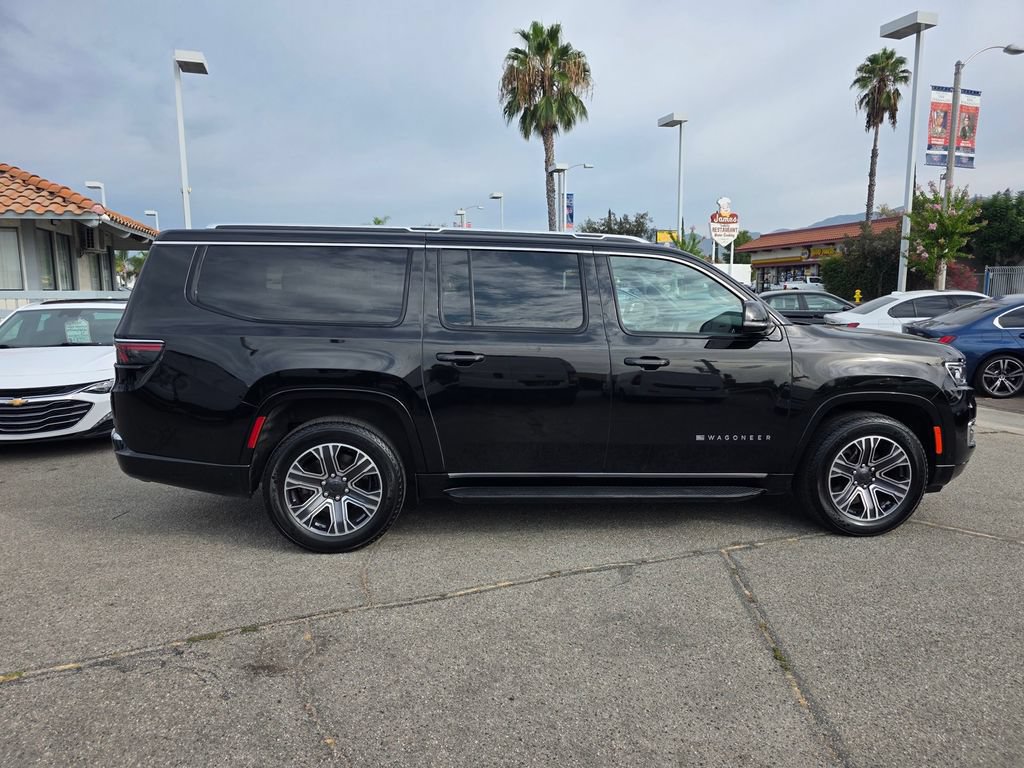 Used 2024 Jeep Wagoneer L Series II w/ Flexible Seating Group AWD/4WD image 4