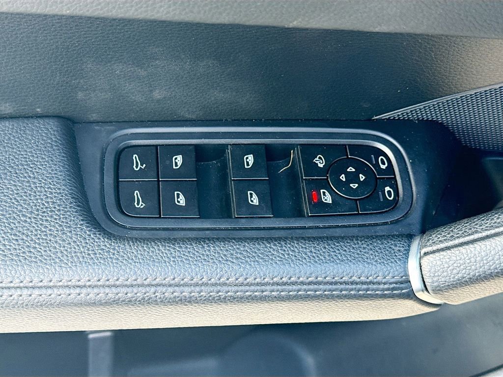 Used 2023 Porsche Cayenne Platinum Edition image 19