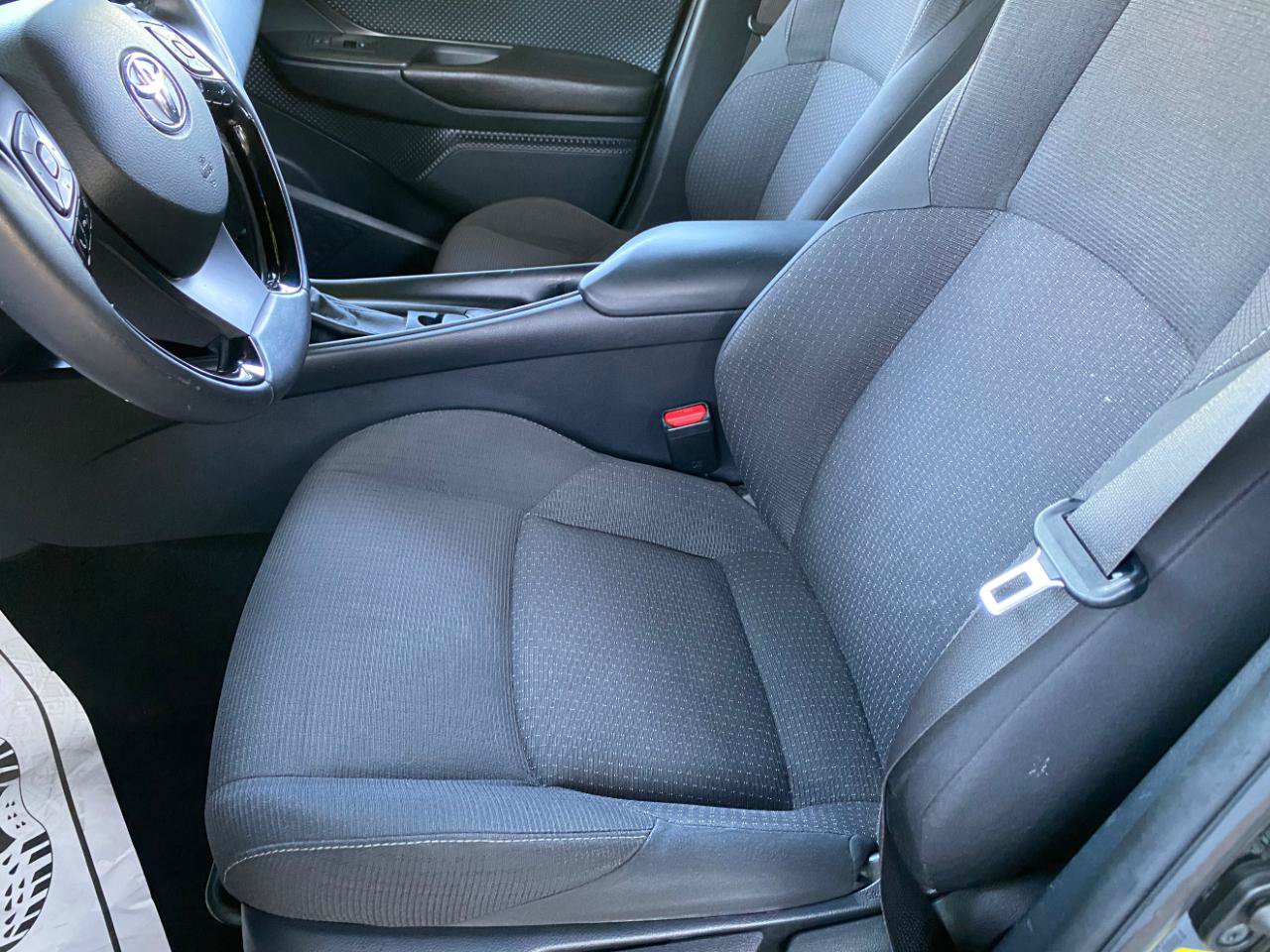 Used 2018 Toyota C-HR XLE FWD image 31