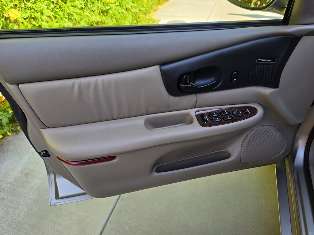 Used 2001 Buick Regal LS w/ Touring Pkg FWD image 35