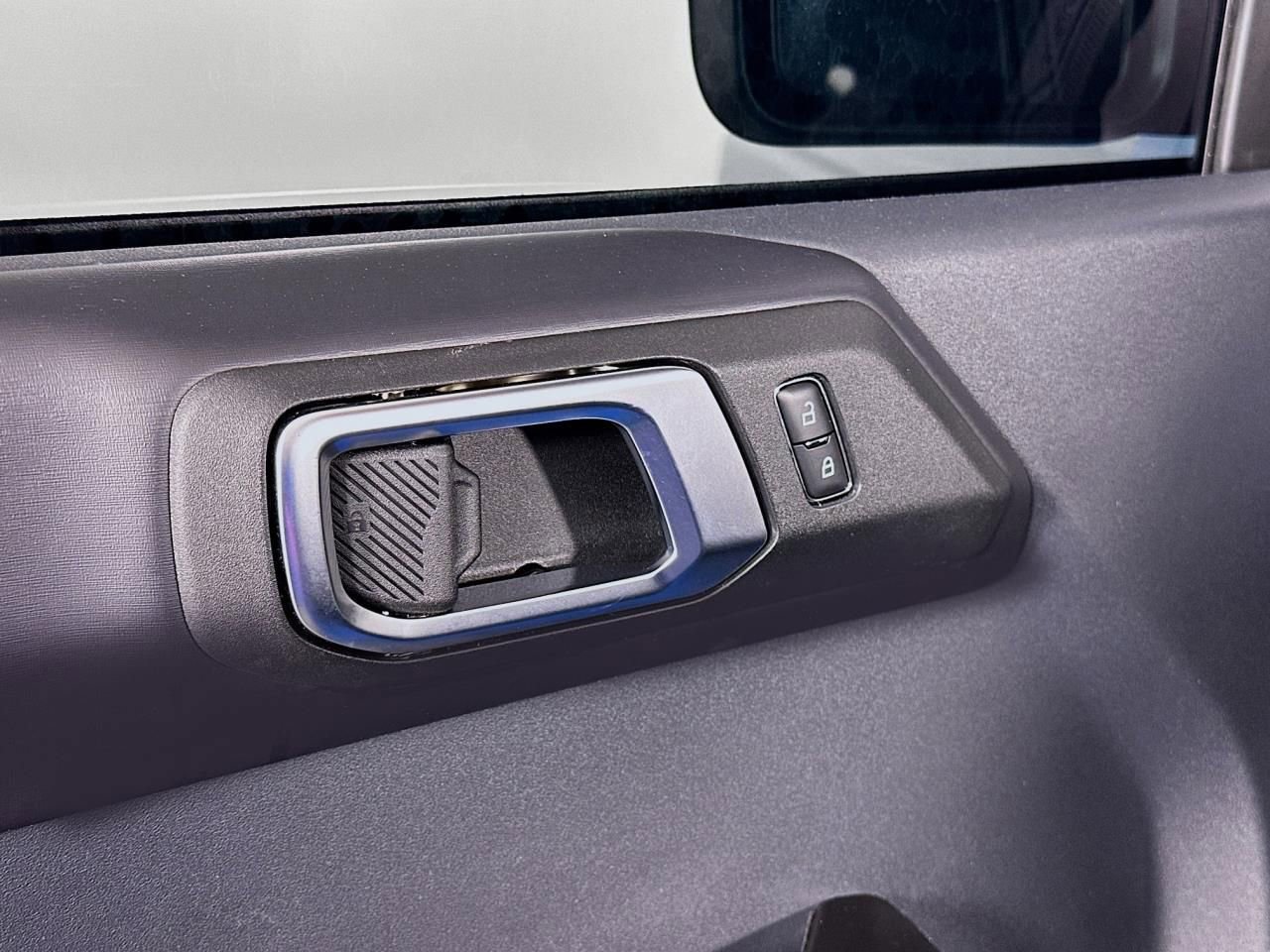 Used 2025 Ford Bronco Badlands image 29