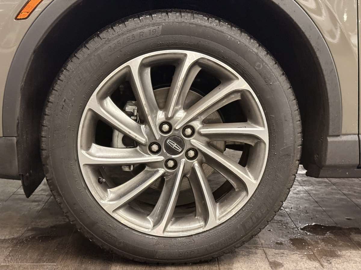 Used 2025 Lincoln Corsair AWD w/ Equipment Group 101A image 29