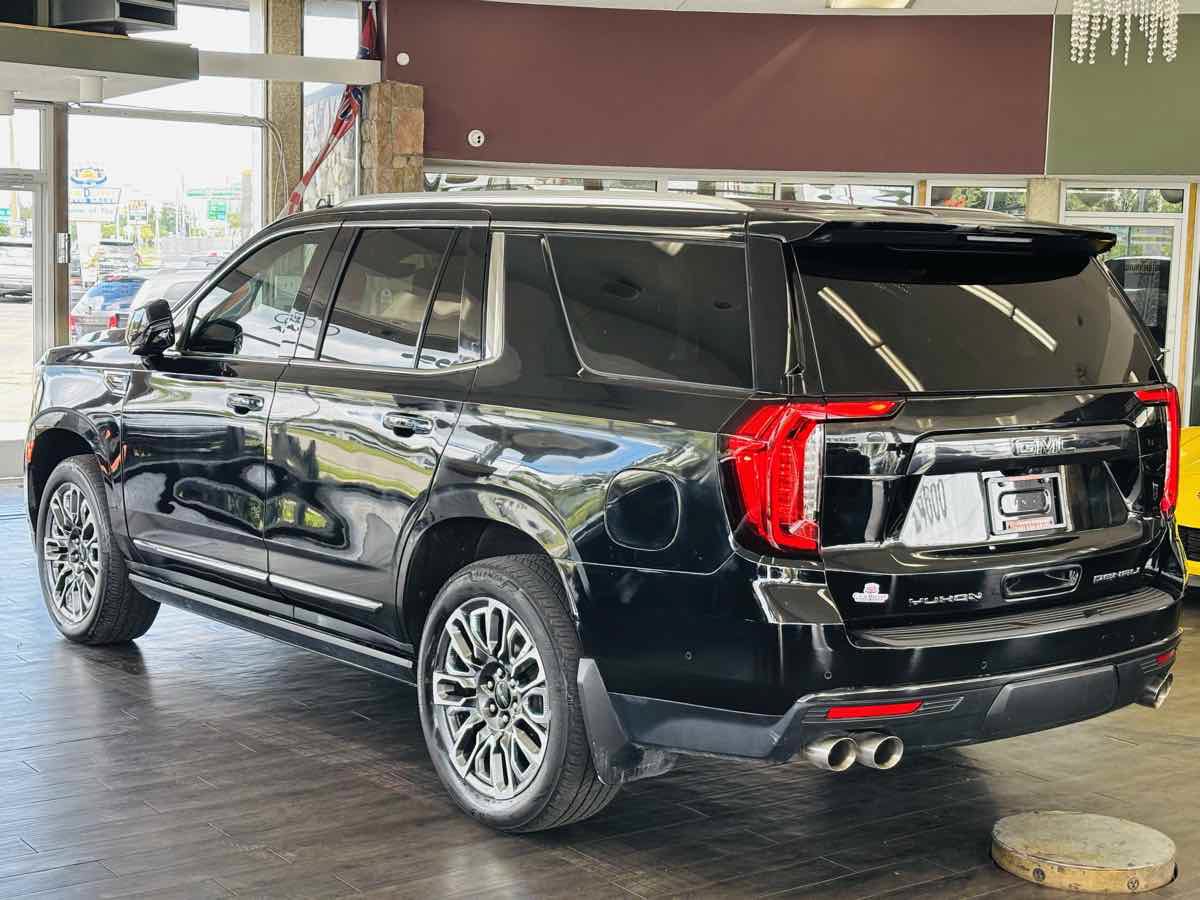 Used 2023 GMC Yukon Denali Ultimate AWD/4WD image 12