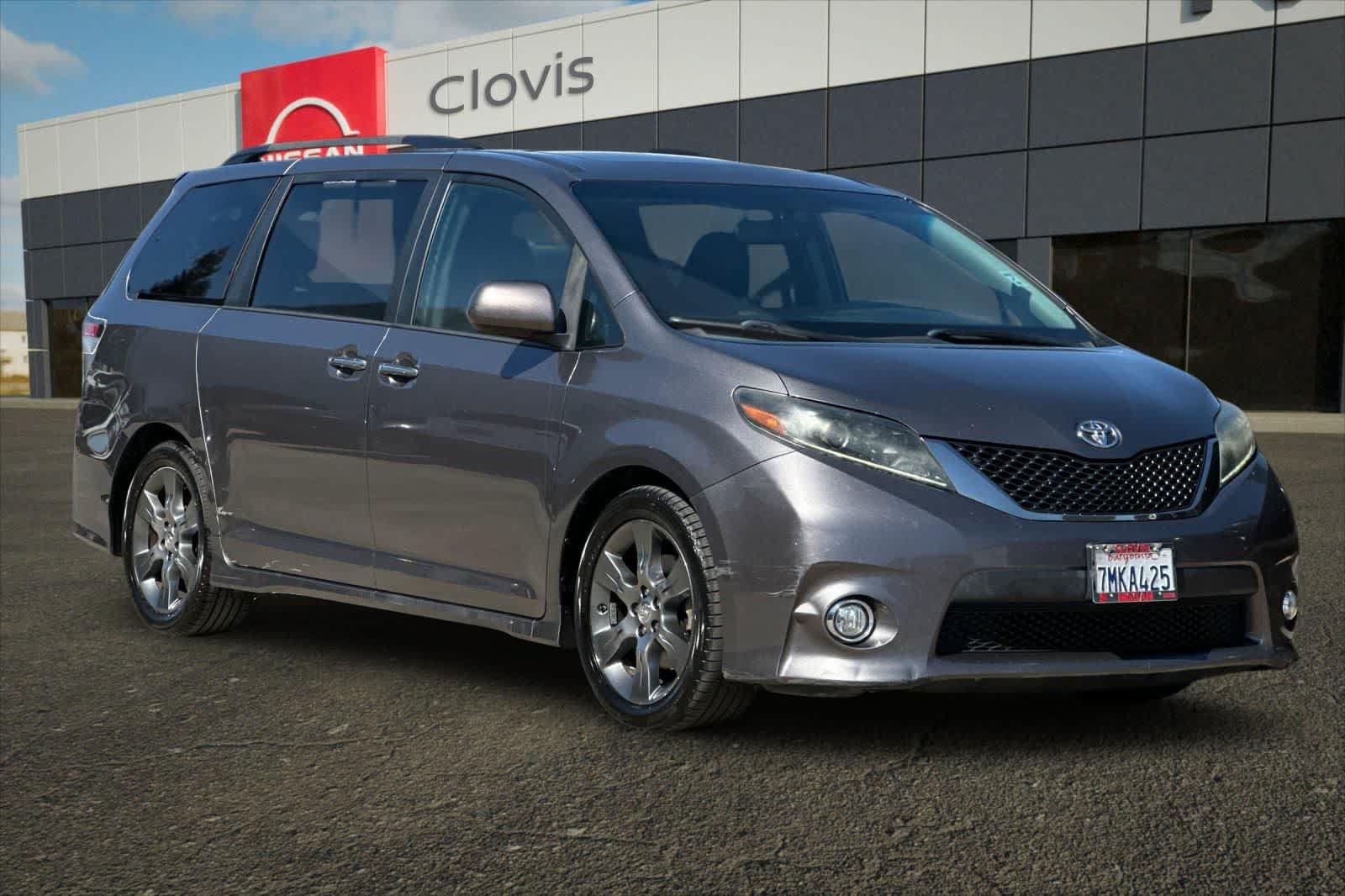 Used 2015 Toyota Sienna SE w/ SE Preferred Package FWD image 10
