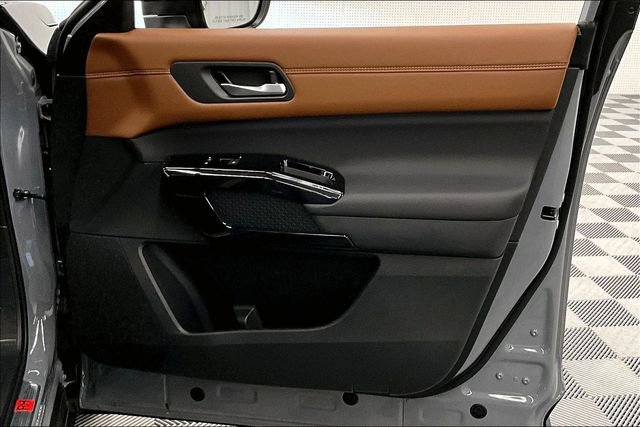 New 2026 Nissan Pathfinder Platinum AWD/4WD image 40