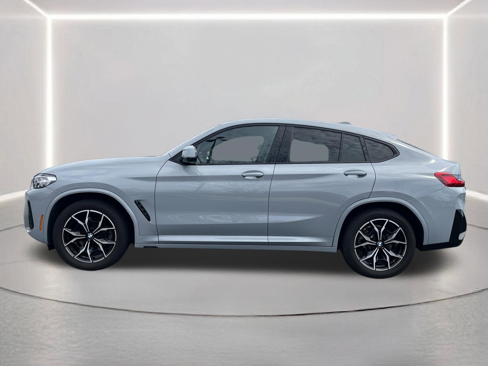 Used 2025 BMW X4 xDrive30i image 25