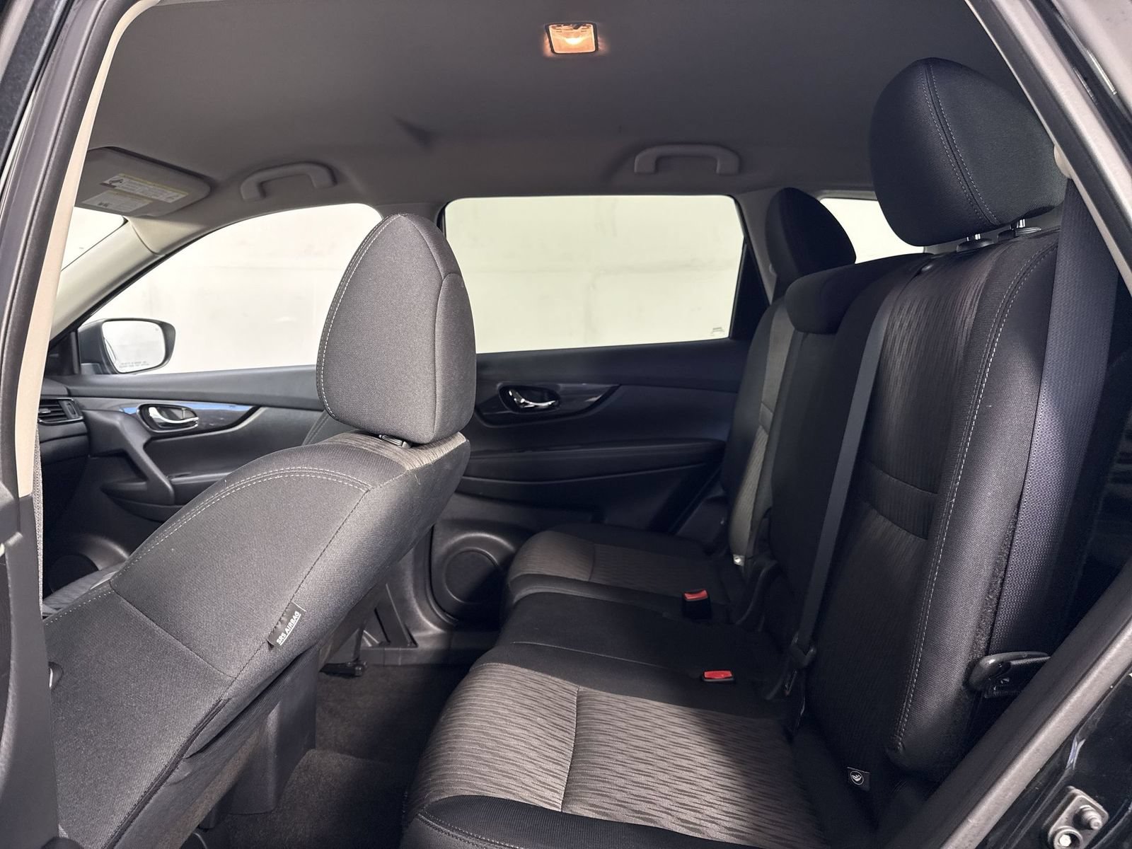 Used 2018 Nissan Rogue SV AWD/4WD image 21