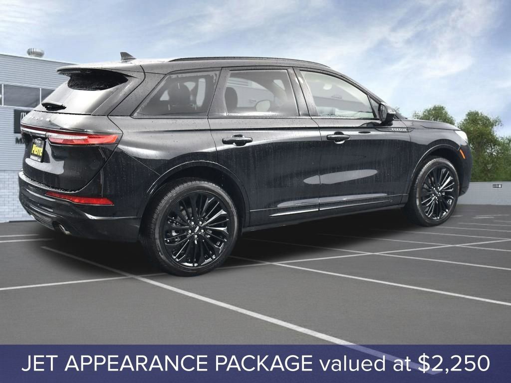 New 2025 Lincoln Corsair Reserve w/ Equipment Group 202A image 4