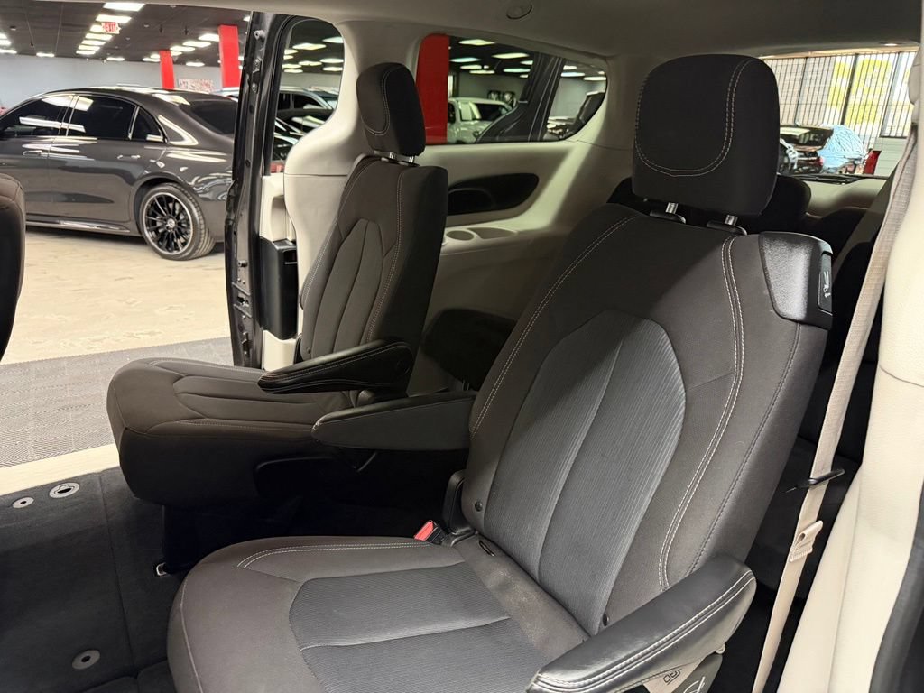 Used 2023 Chrysler Voyager LX FWD image 38