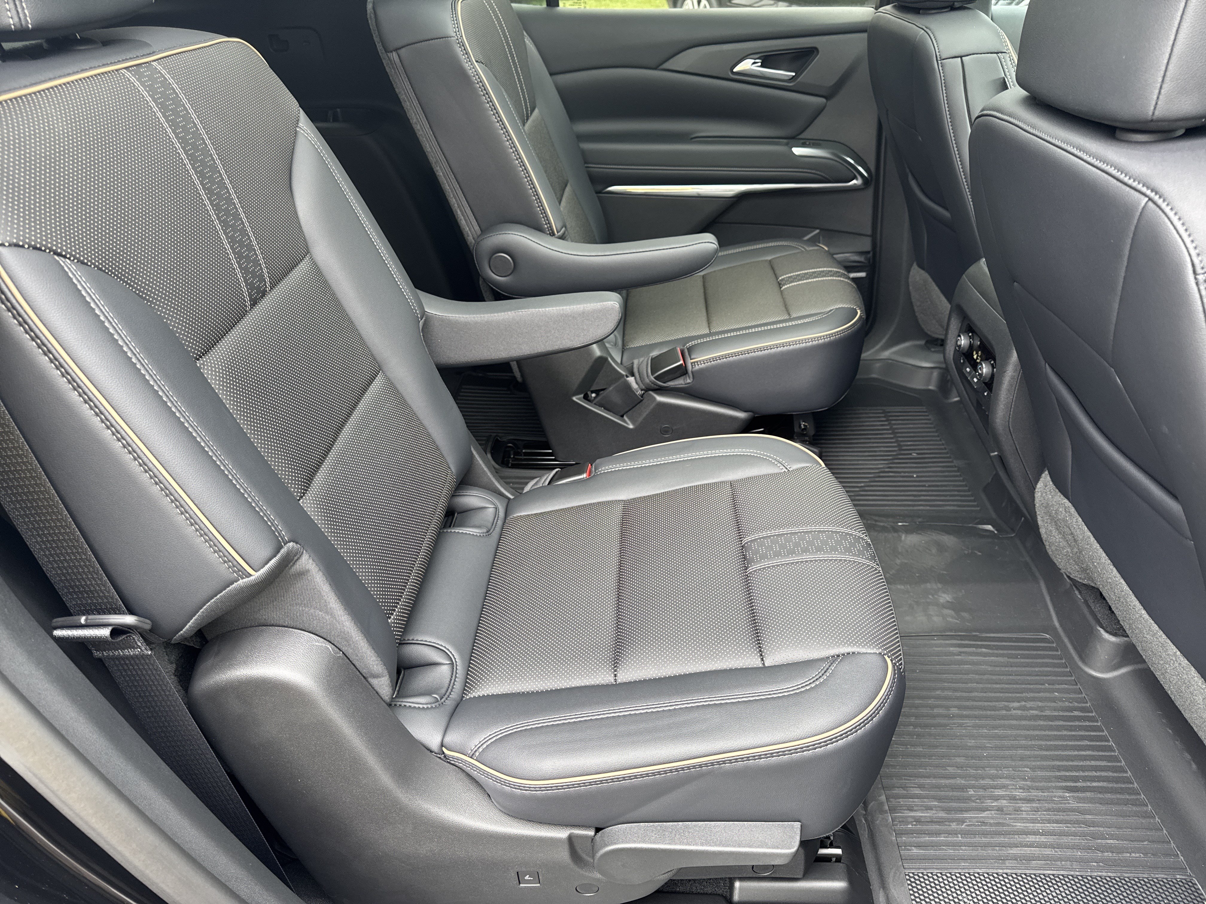 New 2026 Chevrolet Traverse High Country FWD image 16