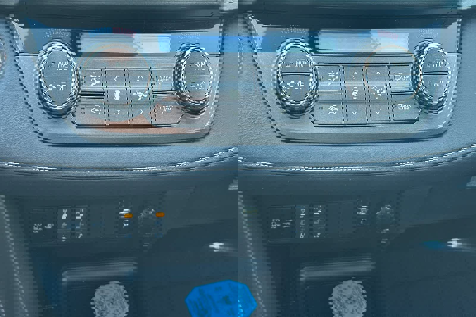 Used 2014 Toyota RAV4 Limited image 21