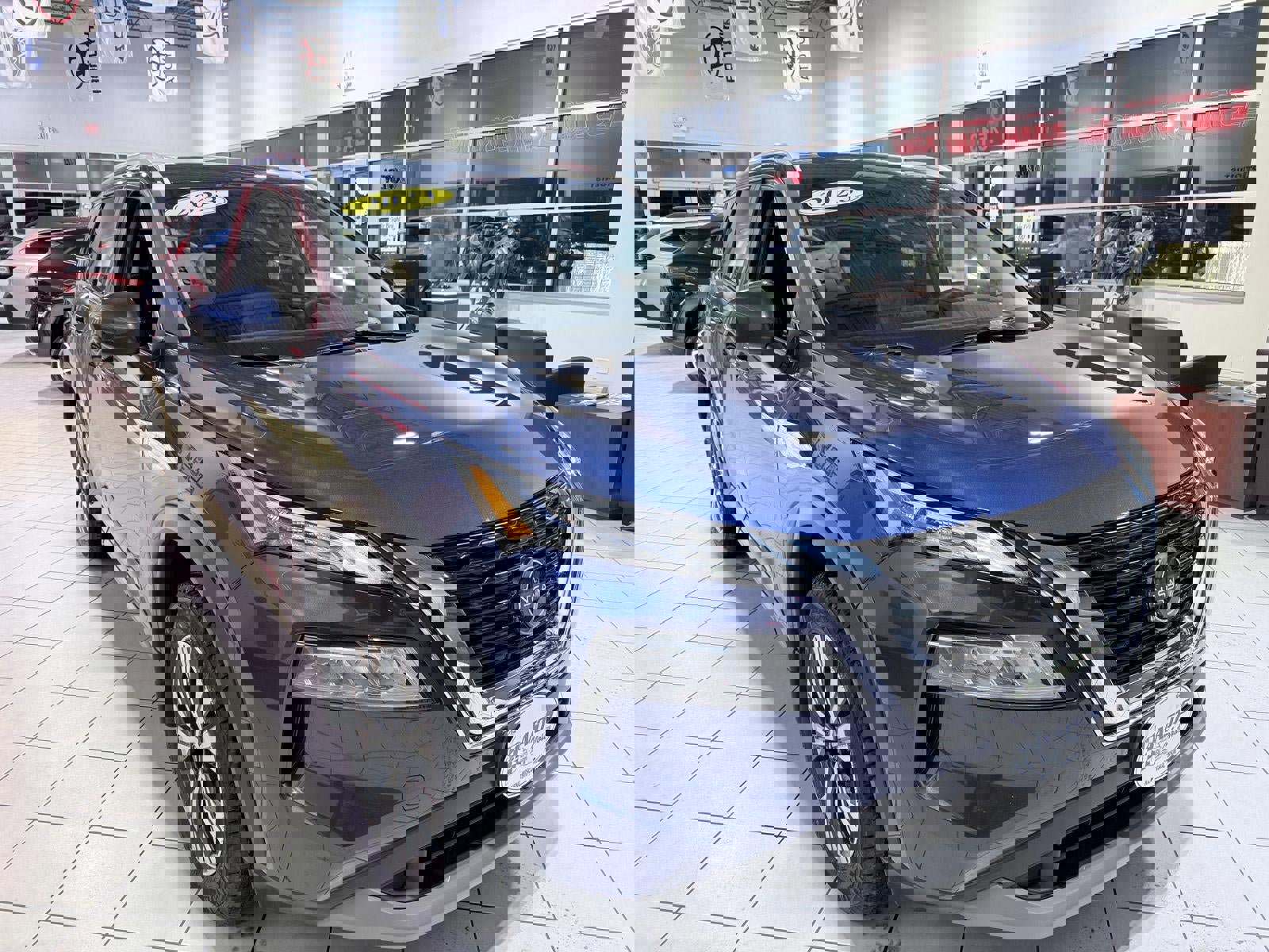 Used 2023 Nissan Rogue SV w/ SV Premium Package image 1