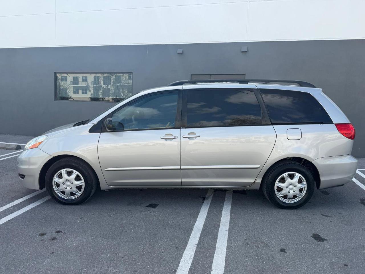 Used 2009 Toyota Sienna LE image 12