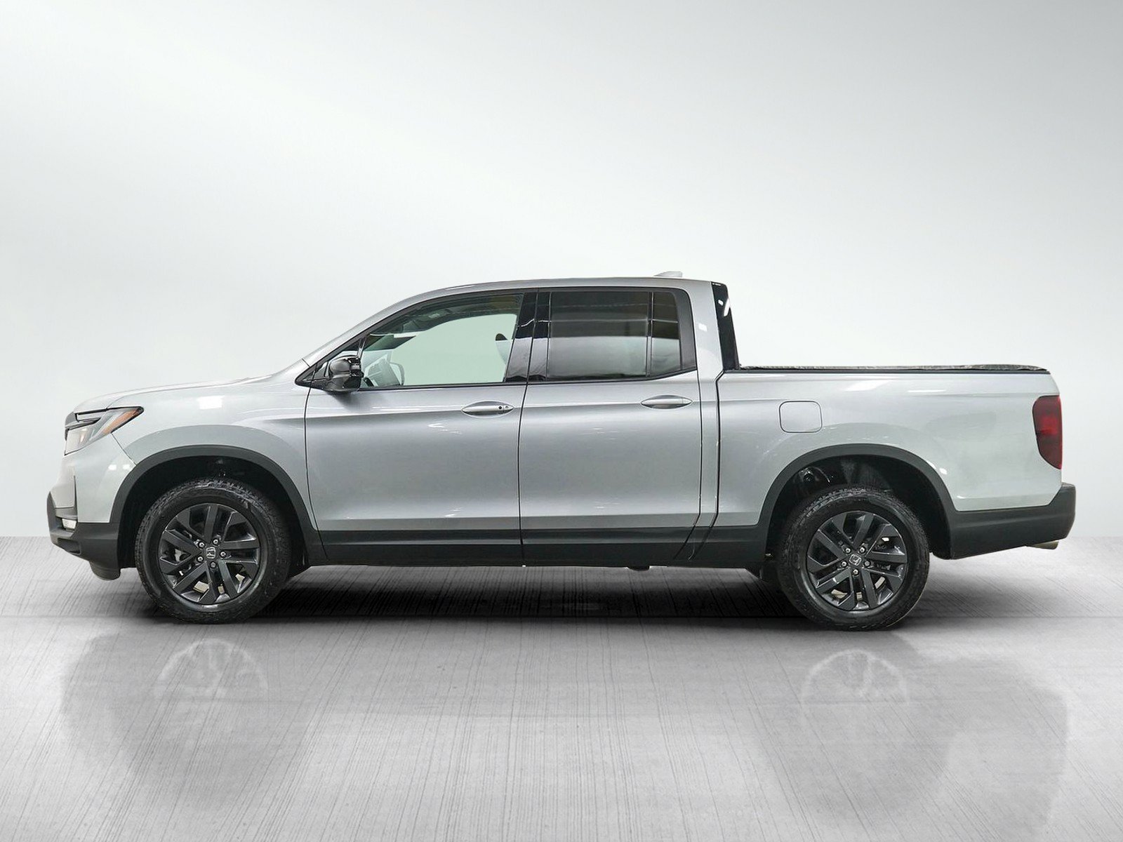 Used 2024 Honda Ridgeline Sport image 2